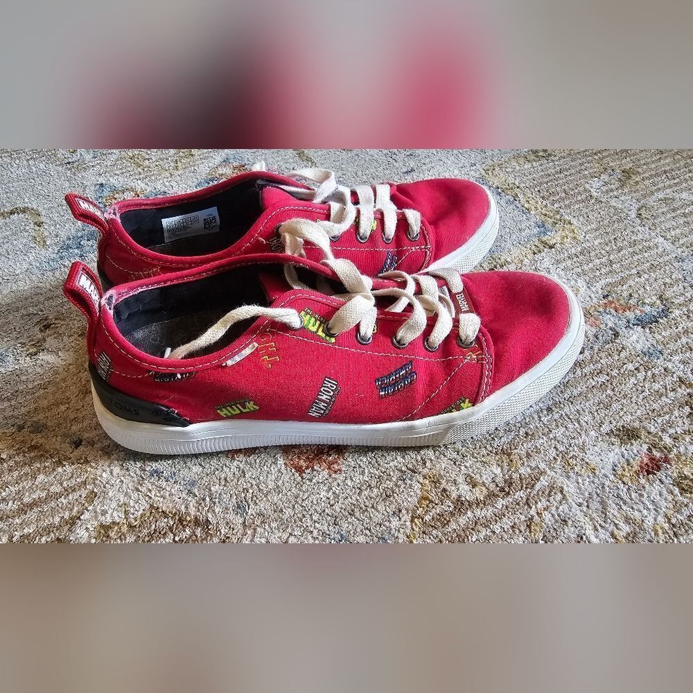 Toms Marvel Tennis Shoes Sz 6.5. Red With Black Leather Details - Picture 4 of 9